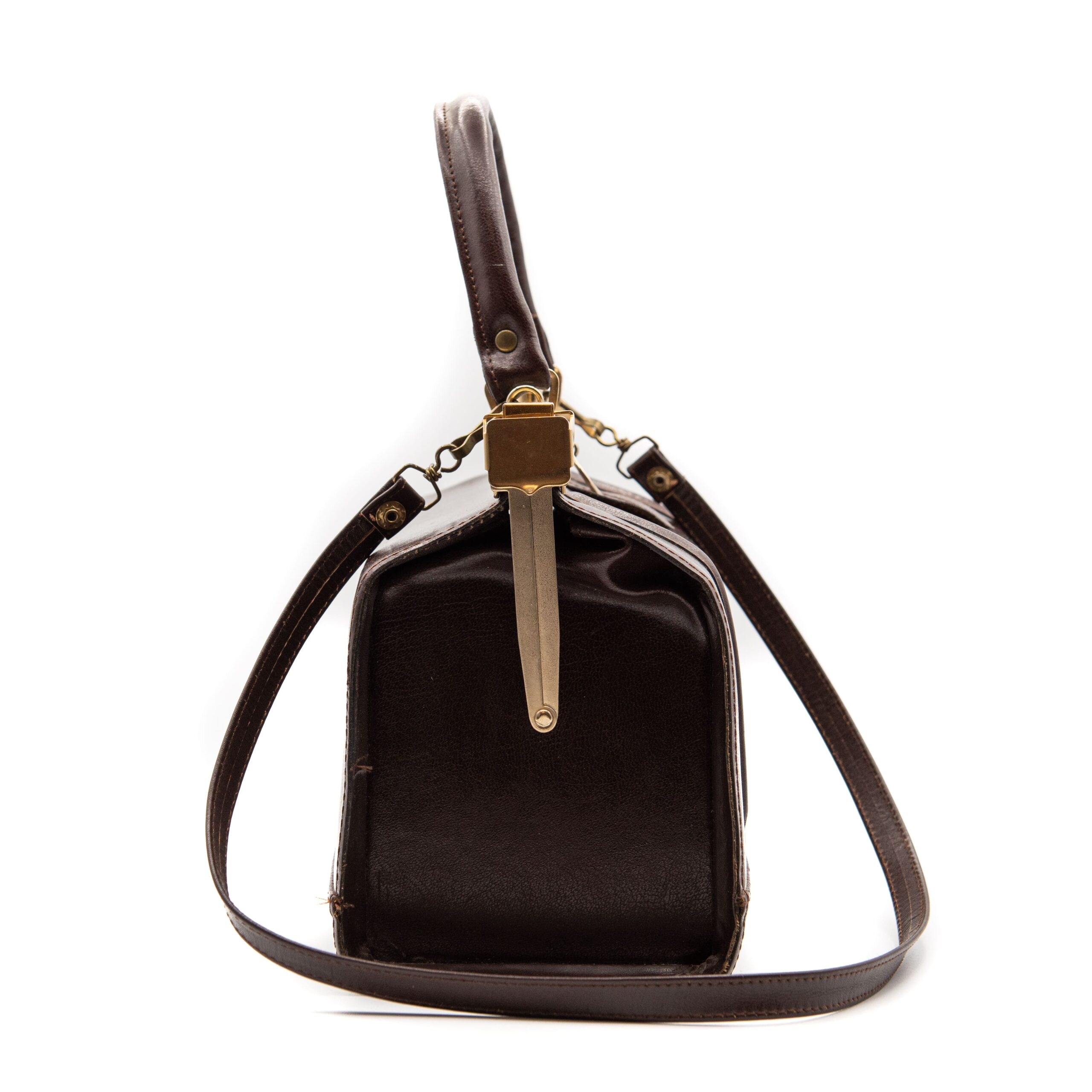 Bolso marrón y dorado vista lateral Bolso marrón y dorado vista lateral
